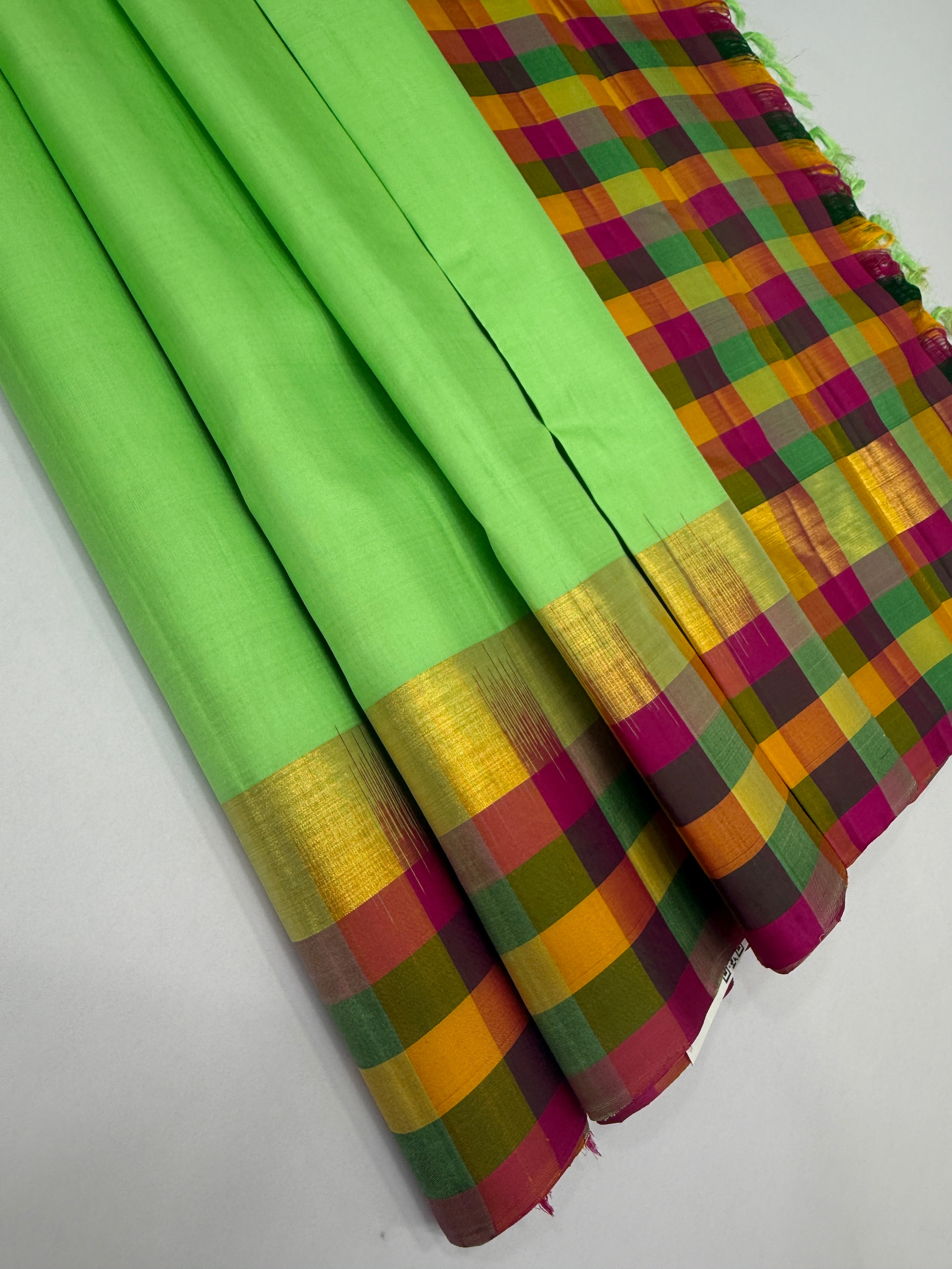 VSPP39 - radium green color body & multicolor pallu,blouse - Pure silk saree